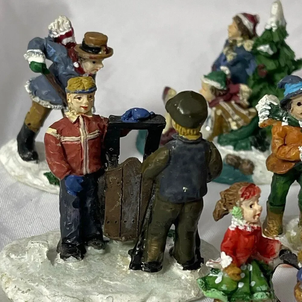 VTG Cobblestone Corners Country lot of 9 characters & lamp,1 lamp top broke